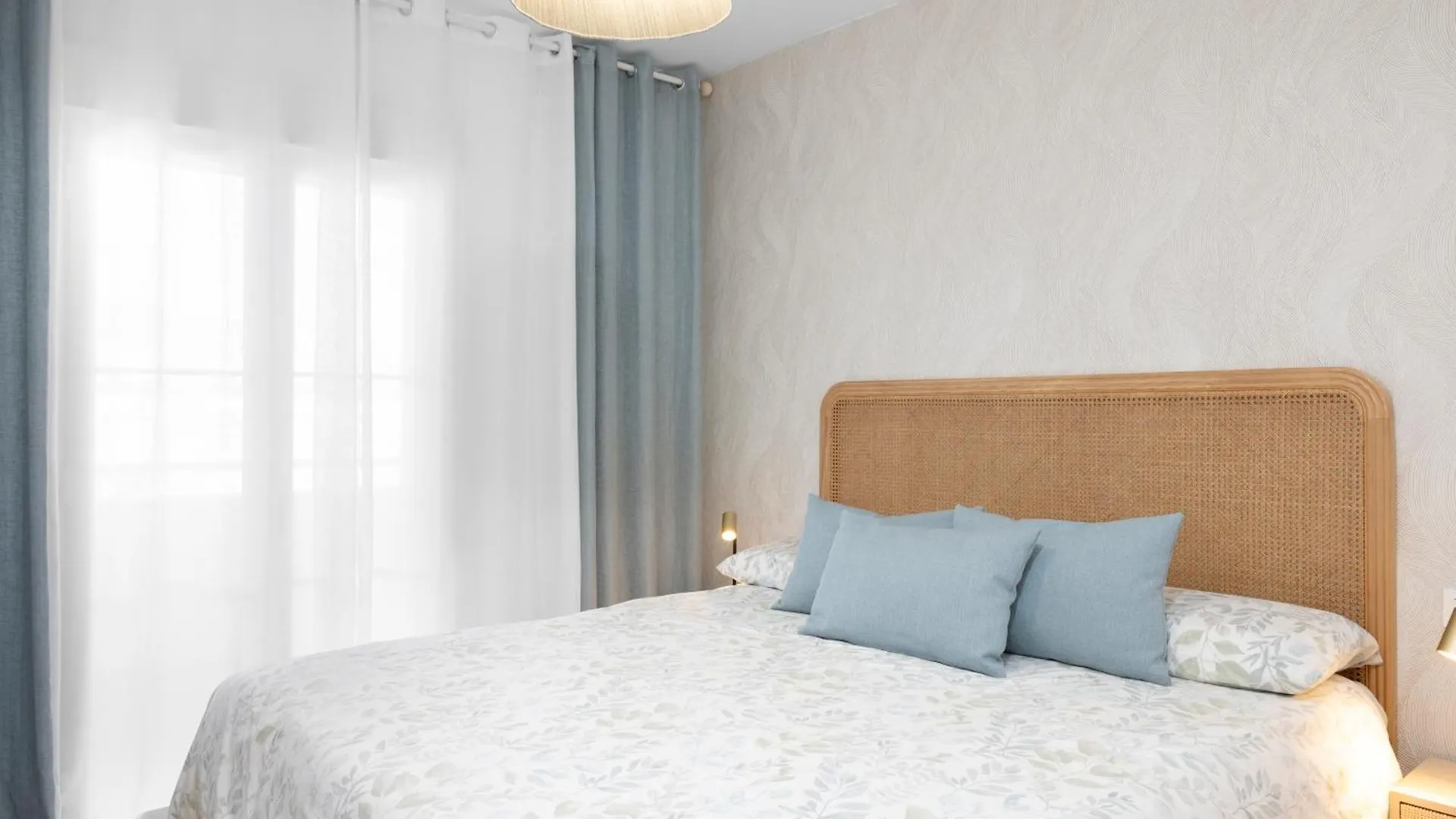 Апартаменты Stunning Marina Seaview Penthouse - Puerto Deportivo Эстепона