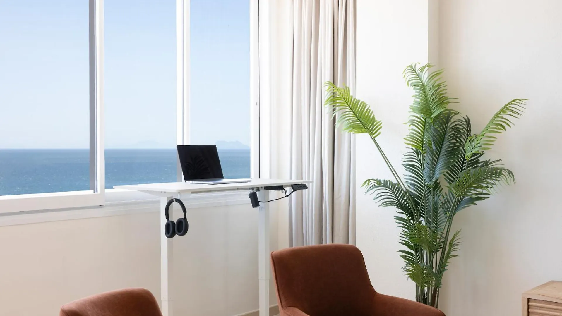 דירות אסטפונה Stunning Marina Seaview Penthouse - Puerto Deportivo
